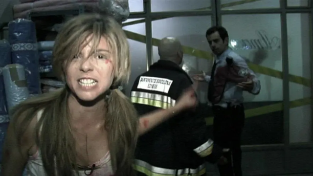 Alur Cerita Film Rec (2007) Kisah Penyelidikan Virus Aneh yang Menyebar di Gedung Apartemen!